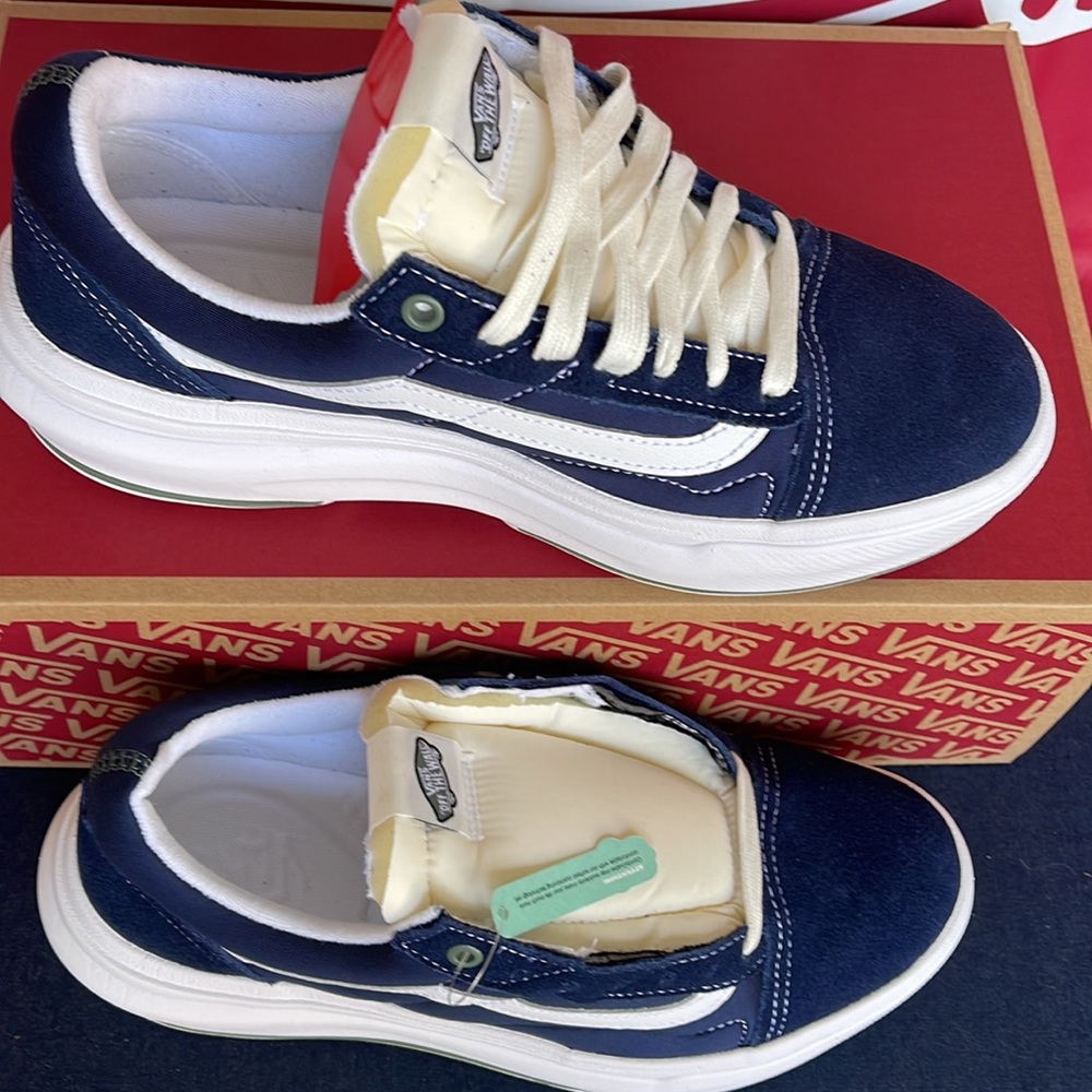Vans Old Skool Over
Pop Color Dress Blues
VNOA7Q5ELKZ
WMNS platforms - sneakers - Picture 3 of 16